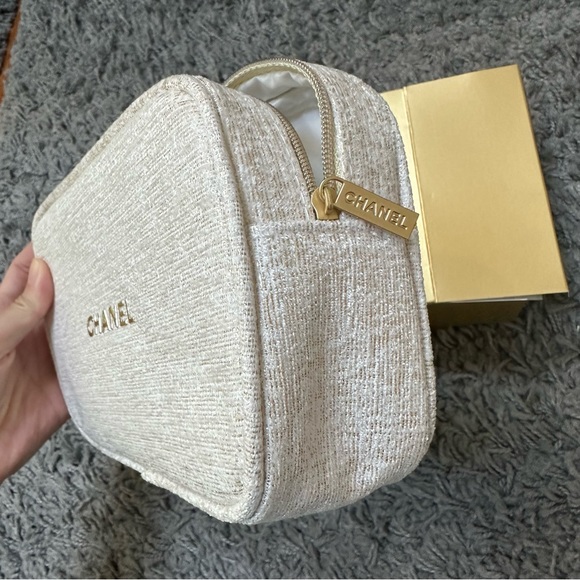 CHANEL HOLIDAY GIFT SET ON THE GO MOISTURE LIMITED BAG NEW with BOX - Picture 5 of 6